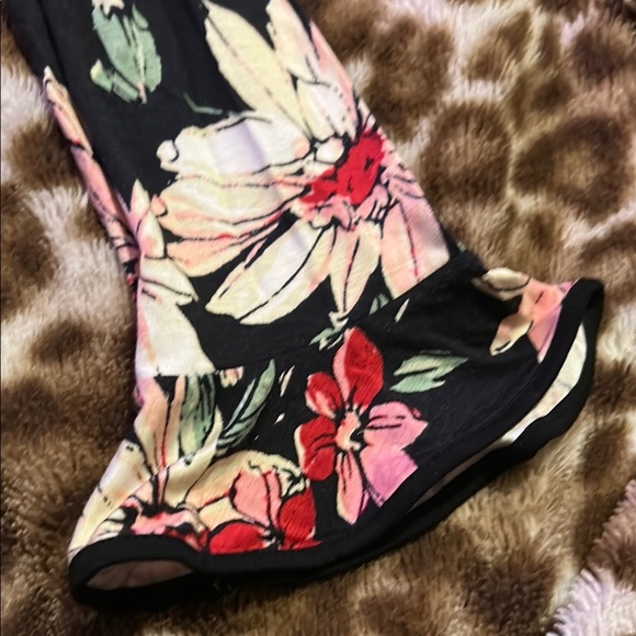 Floral Women's Top - Picture 2 of 7